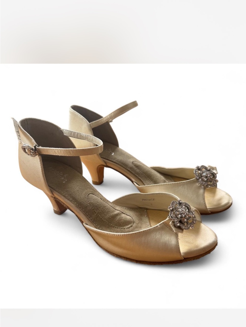 Angela Nuran Cream White Satin Rhinestone Wedding Heels Size 7 Bridal shoes